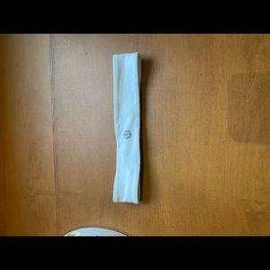 Lululemon headband- white. One size!
